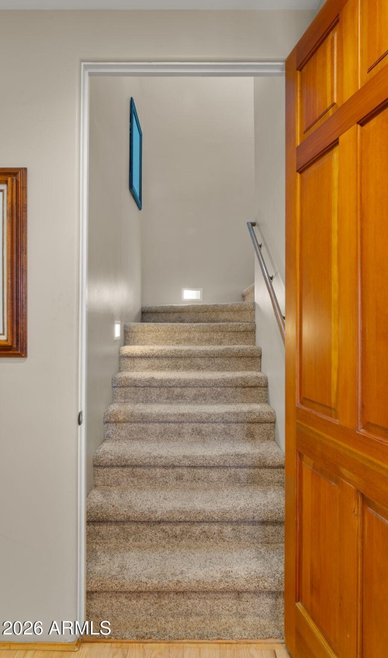 35-web-or-mls-Staircase