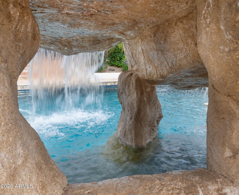 65-web-or-mls-Backyard10