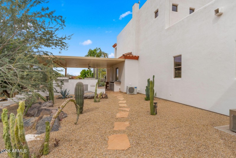 79-web-or-mls-Backyard Walkway