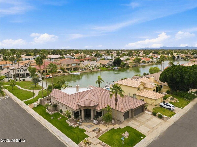 Private location at end of lake