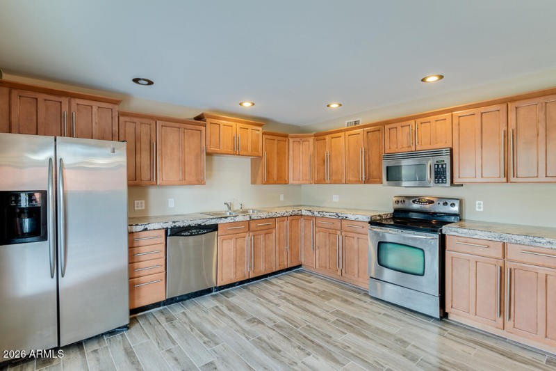 8. GOURMET KITCHEN WITH STAINLESS STEEL