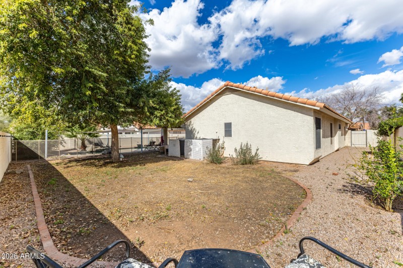 Spacious private yard