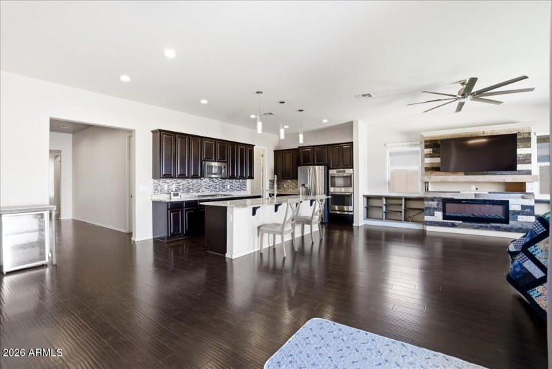 10-15878 W Fillmore St_RedHogMedia