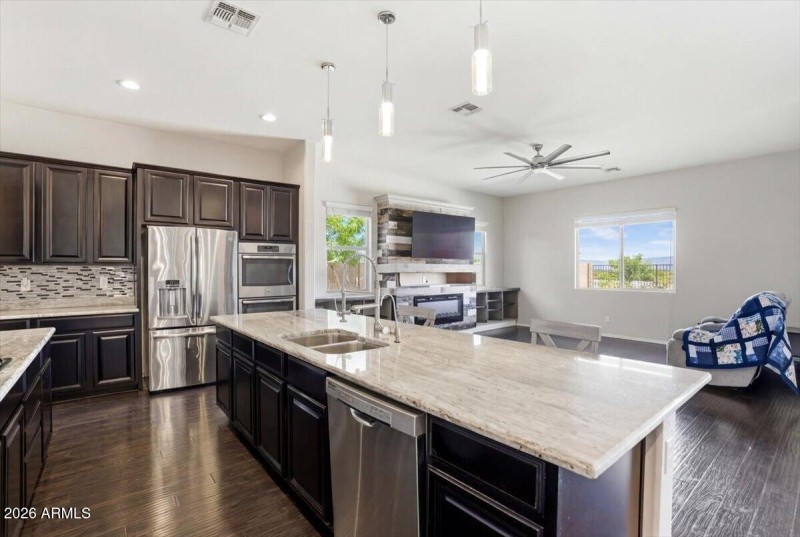 06-15878 W Fillmore St_RedHogMedia