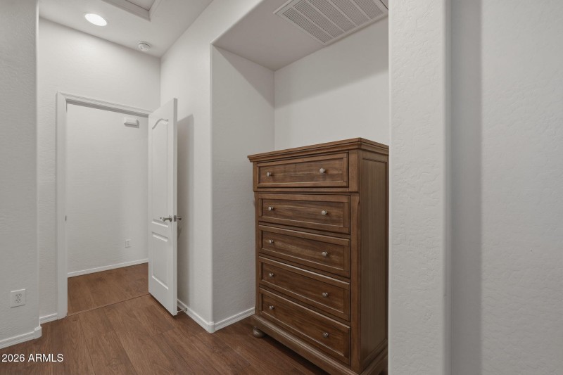 Primary bedroom niche