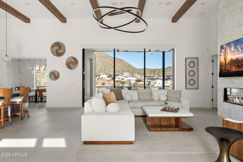 Great room w/retractable glass wall