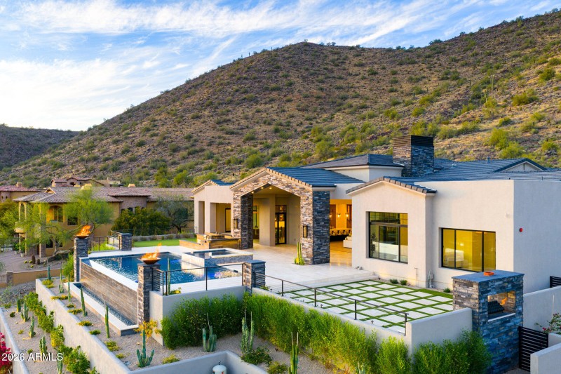 MLS - 11520 E Dreyfus Ave - Scottsdale,