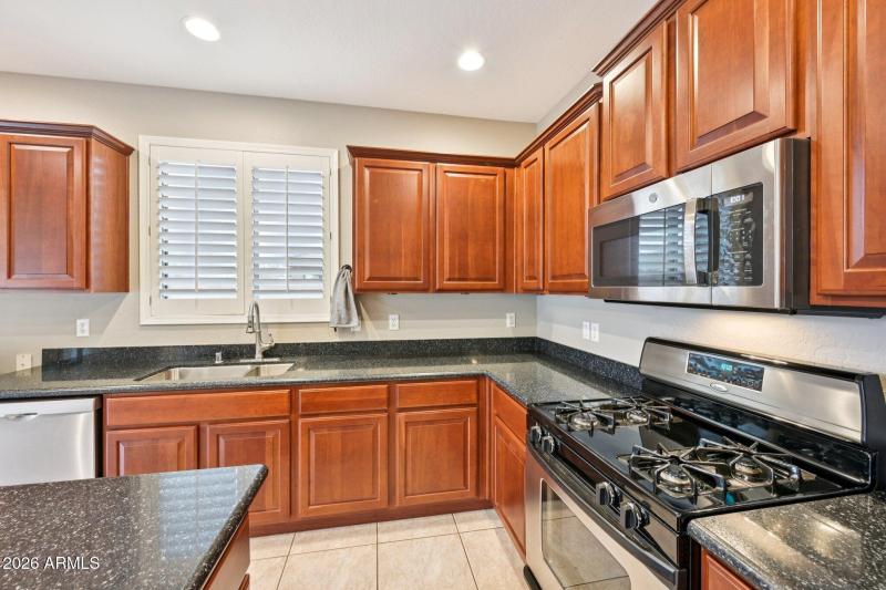 12-web-or-mls-West Bajada Rd-S1402-012