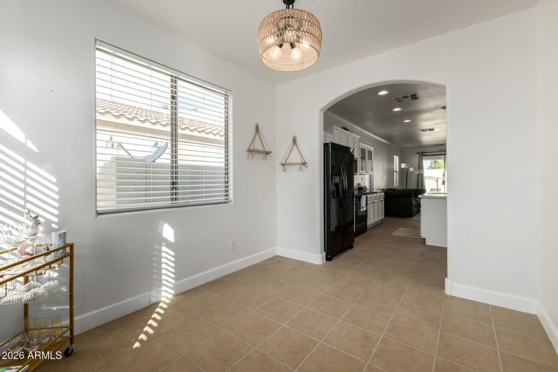 Breakfast nook to kitchen