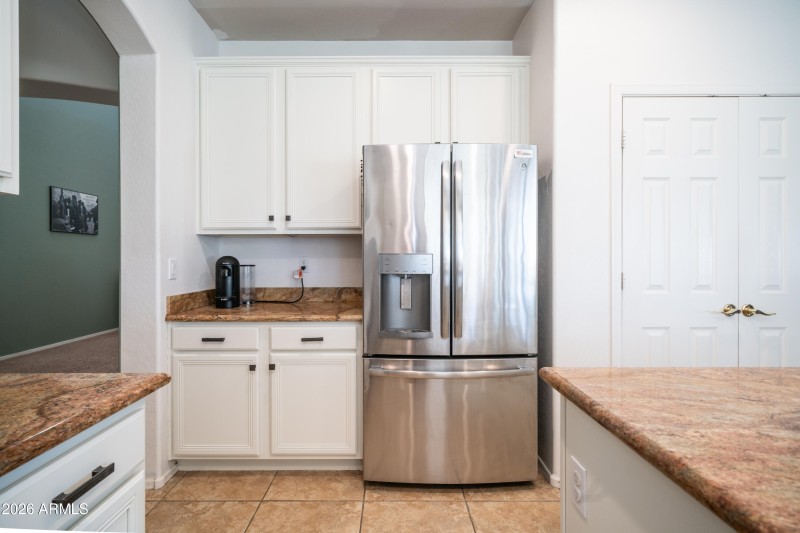 7609 S 18th Way Kitchen ReShoot-4