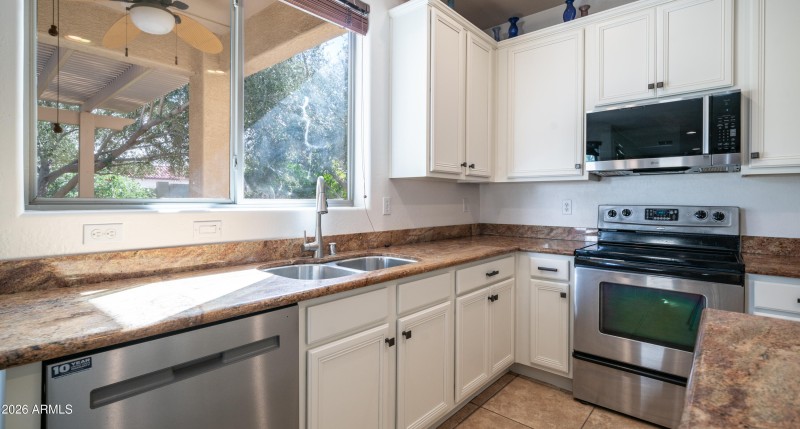 7609 S 18th Way Kitchen ReShoot-6