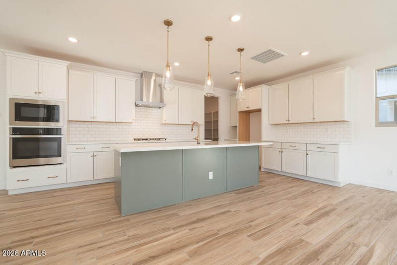 Tri Pointe Waterston Central 114 - Kitch