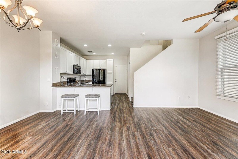 06-Living & Dining Room