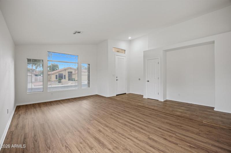 1040 E Amberwood Dr-8