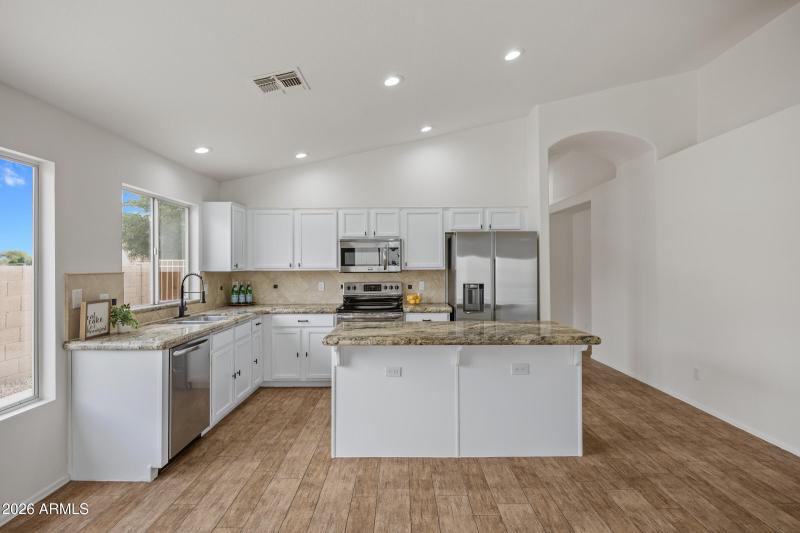 1040 E Amberwood Dr-10