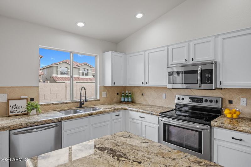 1040 E Amberwood Dr-14