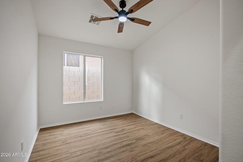 1040 E Amberwood Dr-23