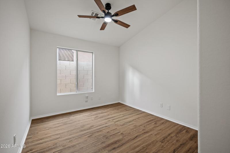 1040 E Amberwood Dr-24