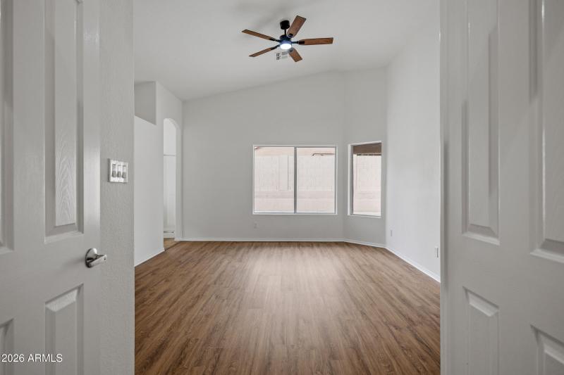 1040 E Amberwood Dr-27