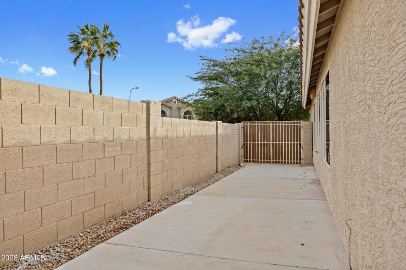 1040 E Amberwood Dr-40