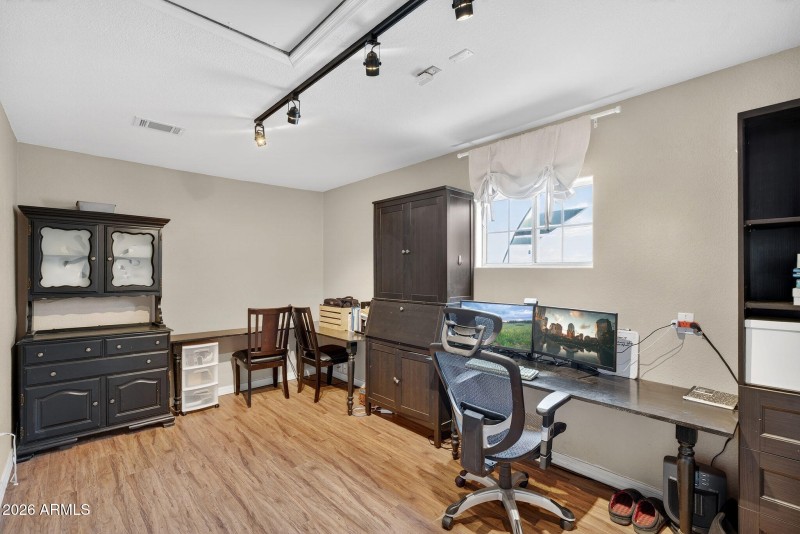 33-web-or-mls-44W Lone Cactus Dr