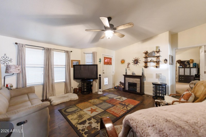 E Arbor Ave (3930)-18