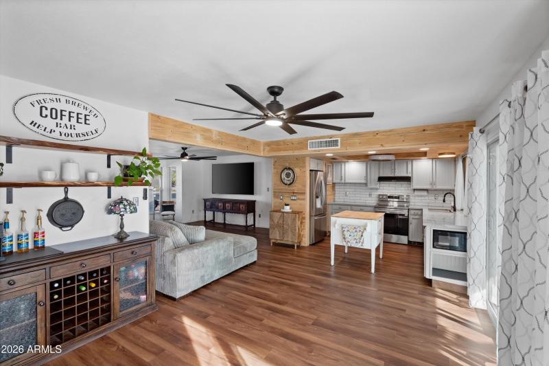 10-Dining to Kitchen