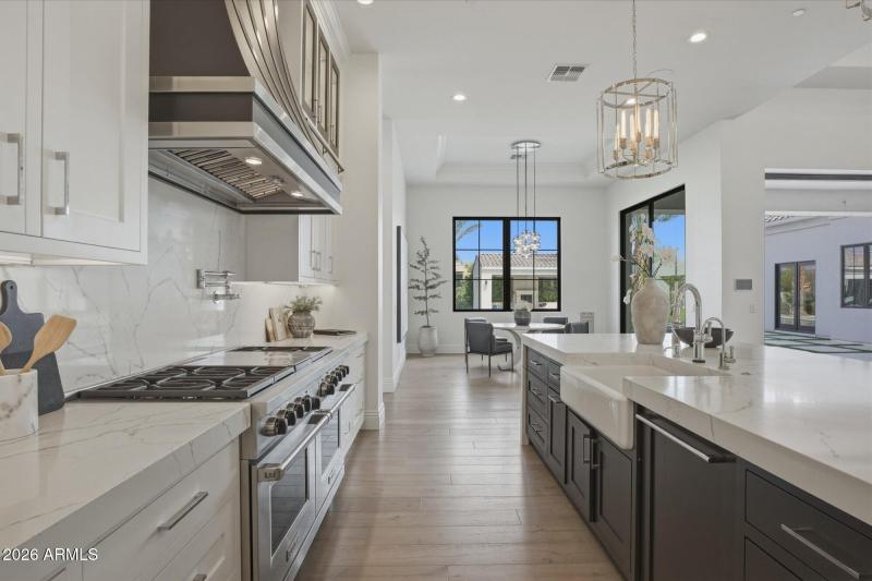 Farmhouse Sink in Island