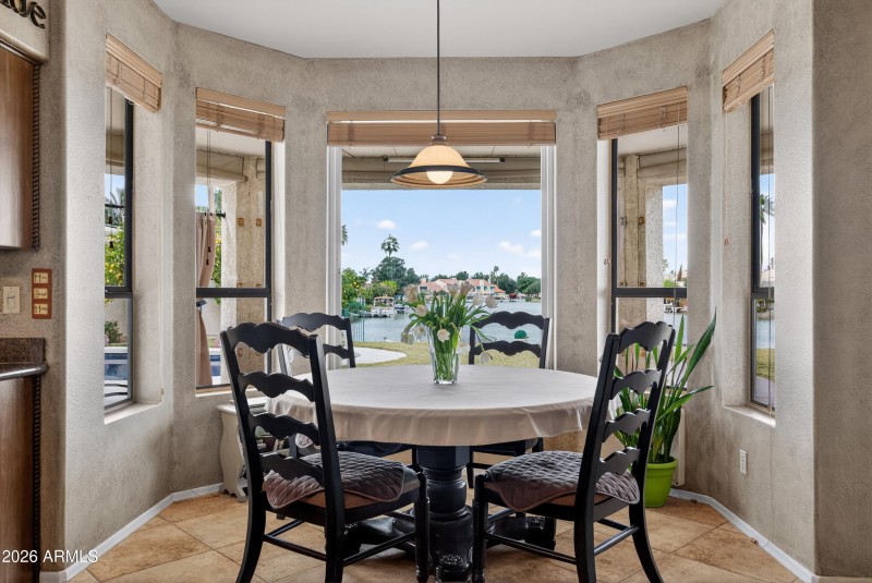 Breakfast Room to Lake