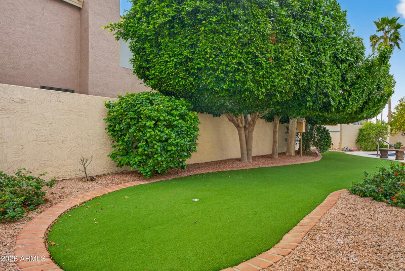 3 Hole Putting Green