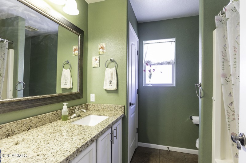 1515 N Poppy St - Bathroom 2
