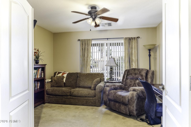 1515 N Poppy St - Den