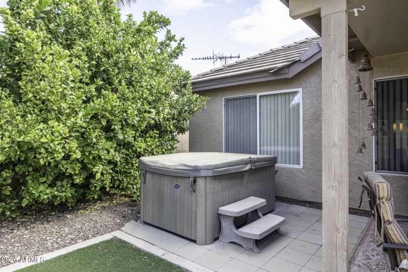1515 N Poppy St - Jacuzzi