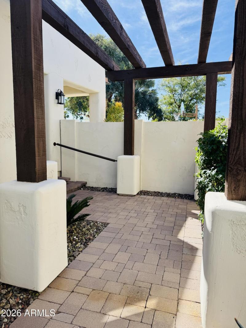 Casita, walkway to door