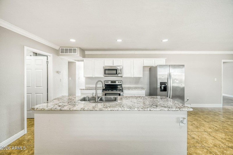 5548 W Belmont Ave - Web Quality - 008 -