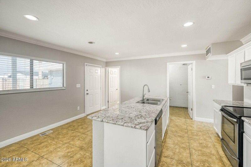 5548 W Belmont Ave - Web Quality - 010 -