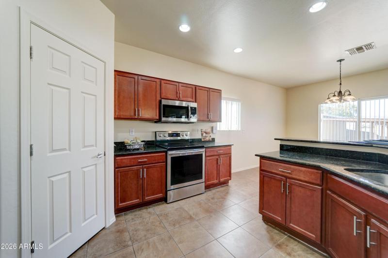 880 S Buena Vista Dr-8