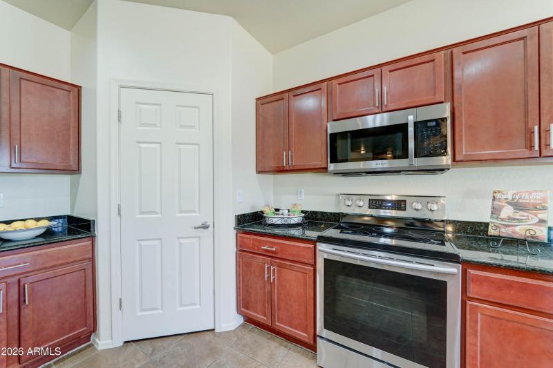 880 S Buena Vista Dr-10