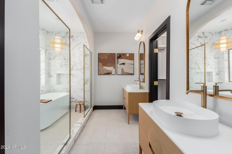 034_Primary Bathroom