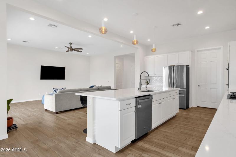 26-web-or-mls-15713-w-washington-st