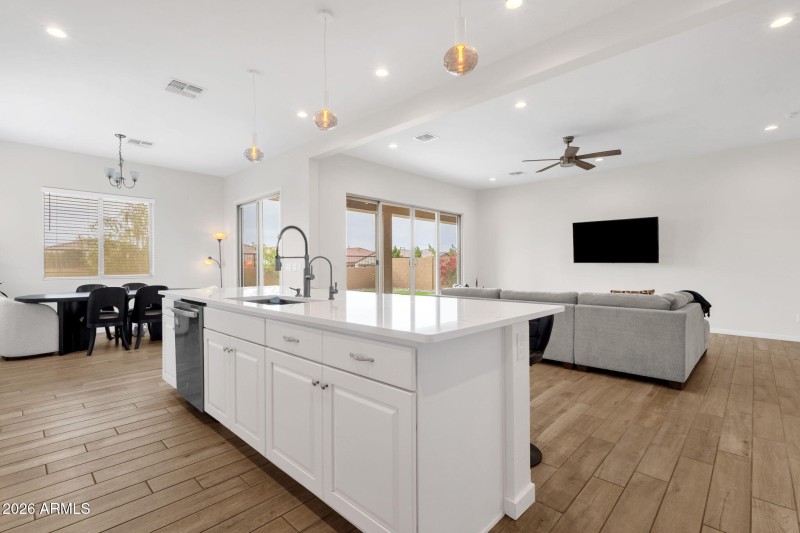 27-web-or-mls-15713-w-washington-st