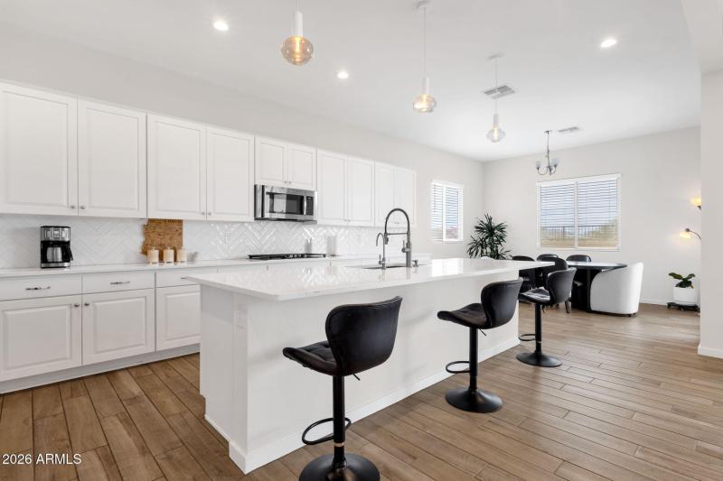 28-web-or-mls-15713-w-washington-st