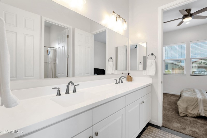 12-web-or-mls-15713-w-washington-st