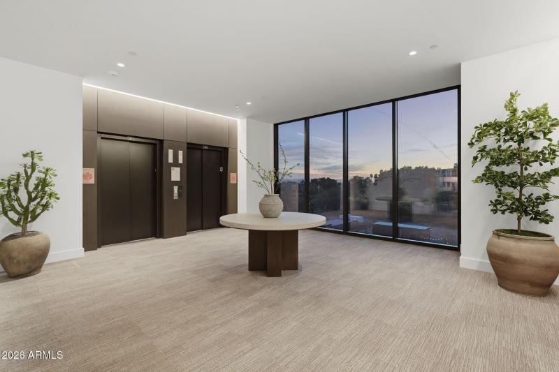 008_ Hallway to Elevator