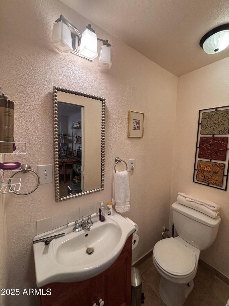 851 N Washington Casita Bath