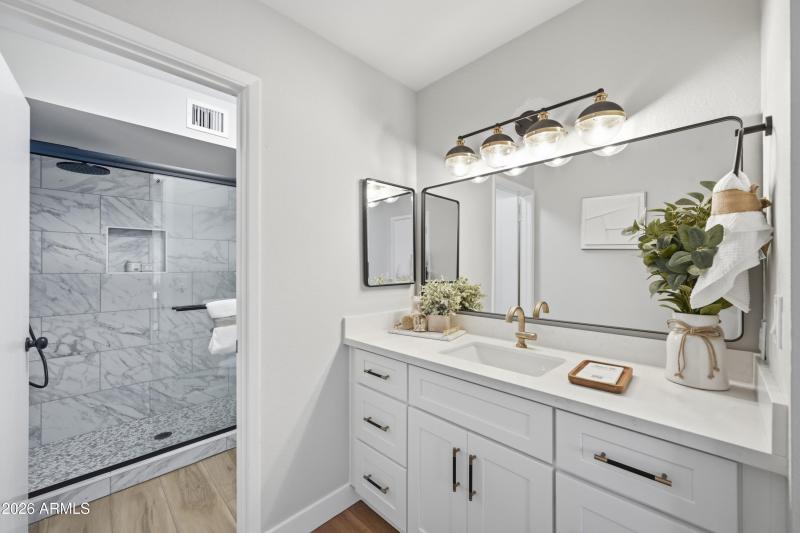 Newly renovated bath complete