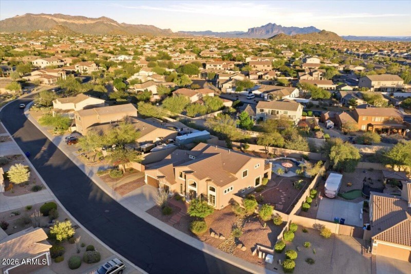 02-7855 E Kenwood St_RedHogMedia