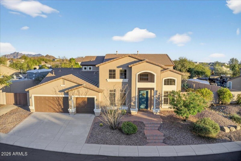 04-7855 E Kenwood St_RedHogMedia