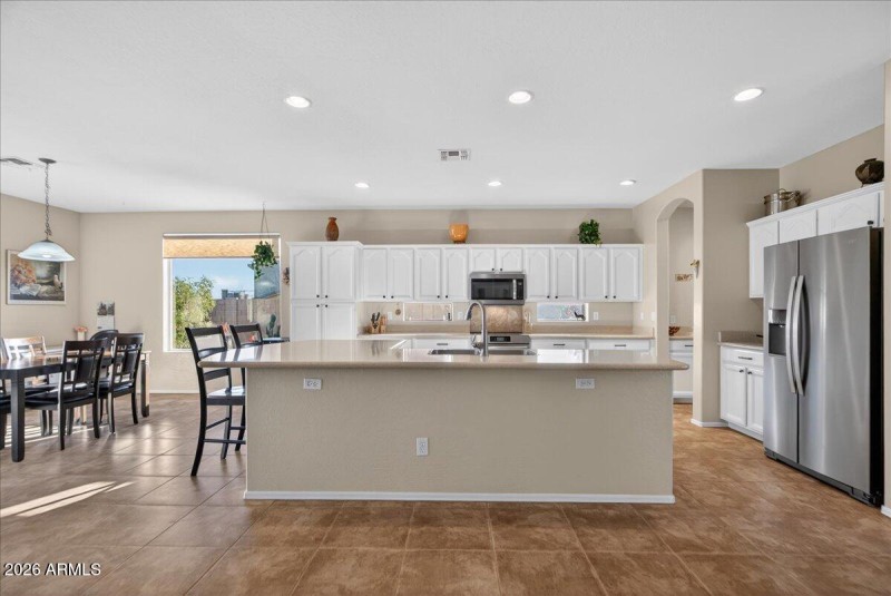 15-7855 E Kenwood St_RedHogMedia