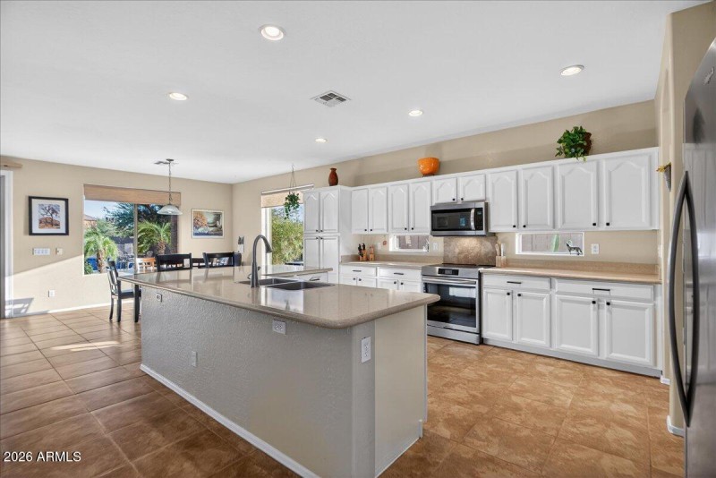 20-7855 E Kenwood St_RedHogMedia